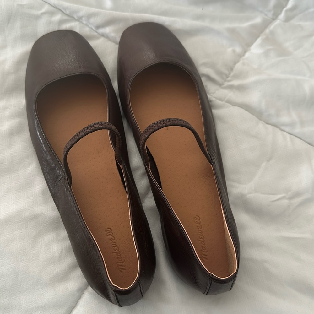 Madewell Greta flat in Chocolate Raisin color. Size 7. NWOT